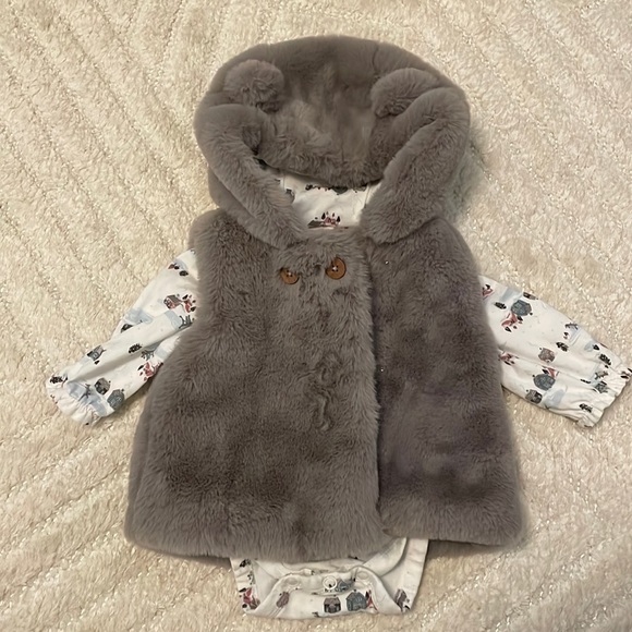 Faux fur vest and matching undershirt - Picture 1 of 4